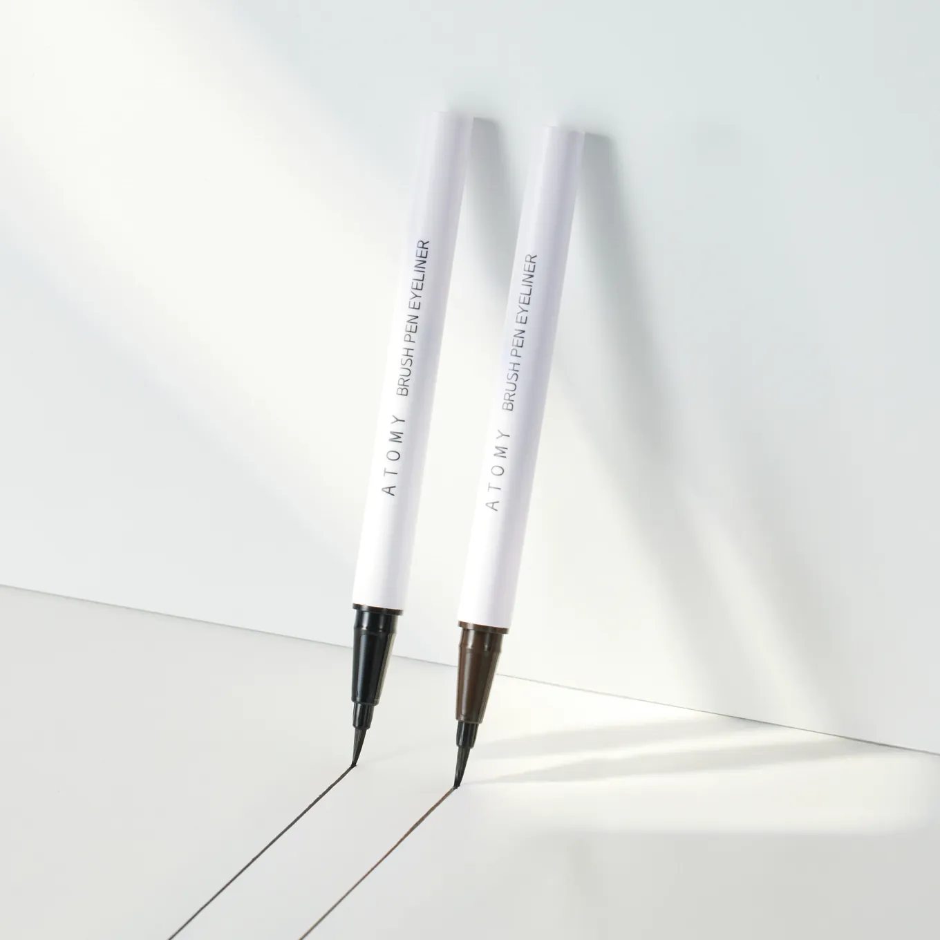 Подводка-фломастер (чёрный) Атоми